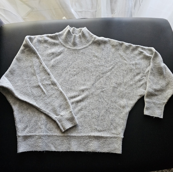 Grey sweater - Picture 1 of 2